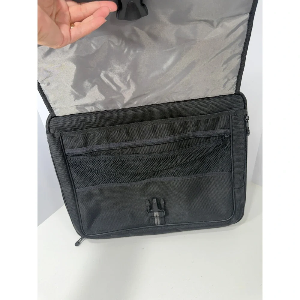 Targus Black Gray Laptop Briefcase Expandable Messenger Bag Business Travel Case